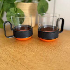 lot de 2 tasses vintage pyrex orange et noir – design années 70