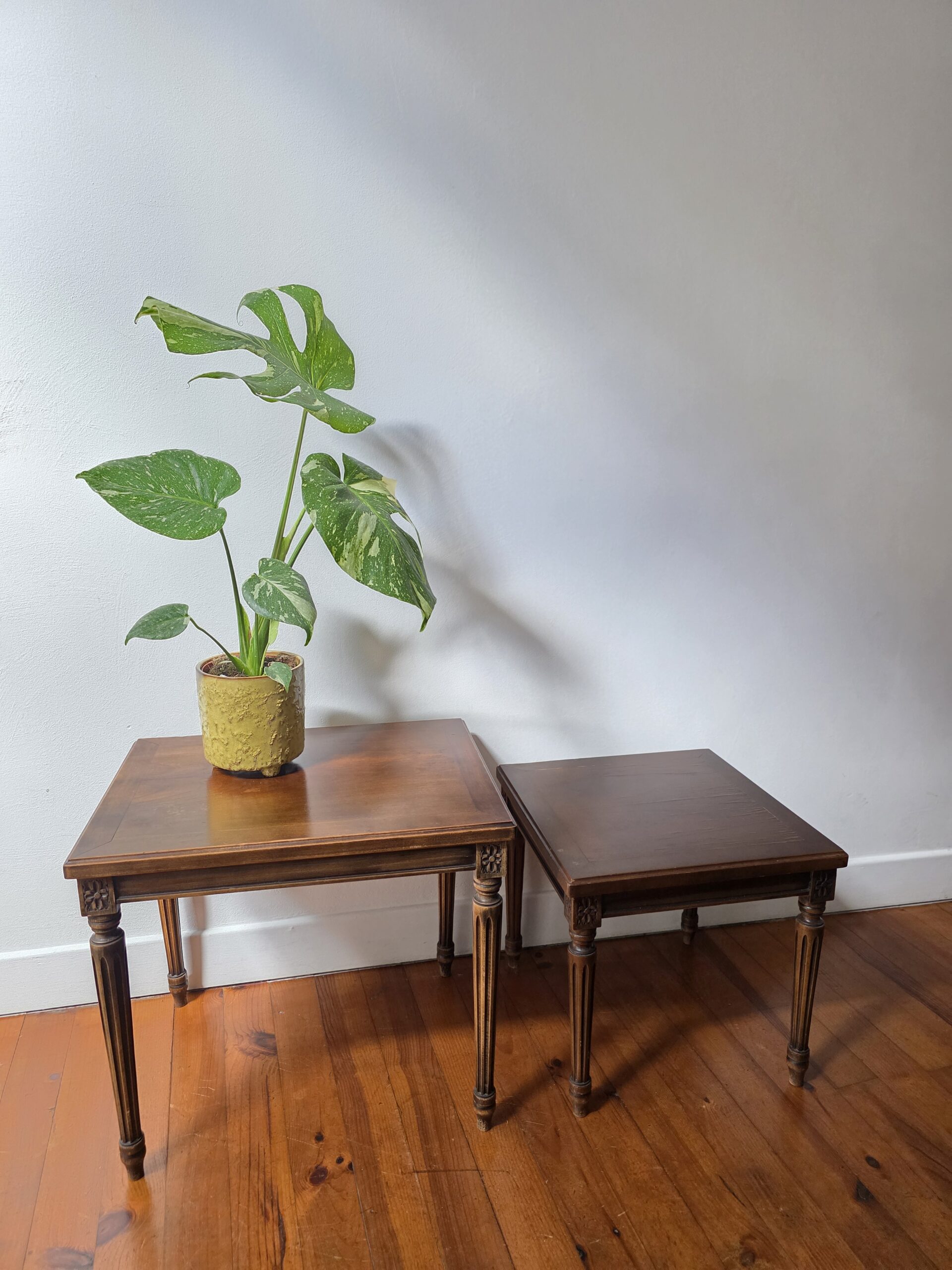 paire de tables gigognes vintage style louis xvi en bois paire de tables gigognes vintage style louis xvi en bois