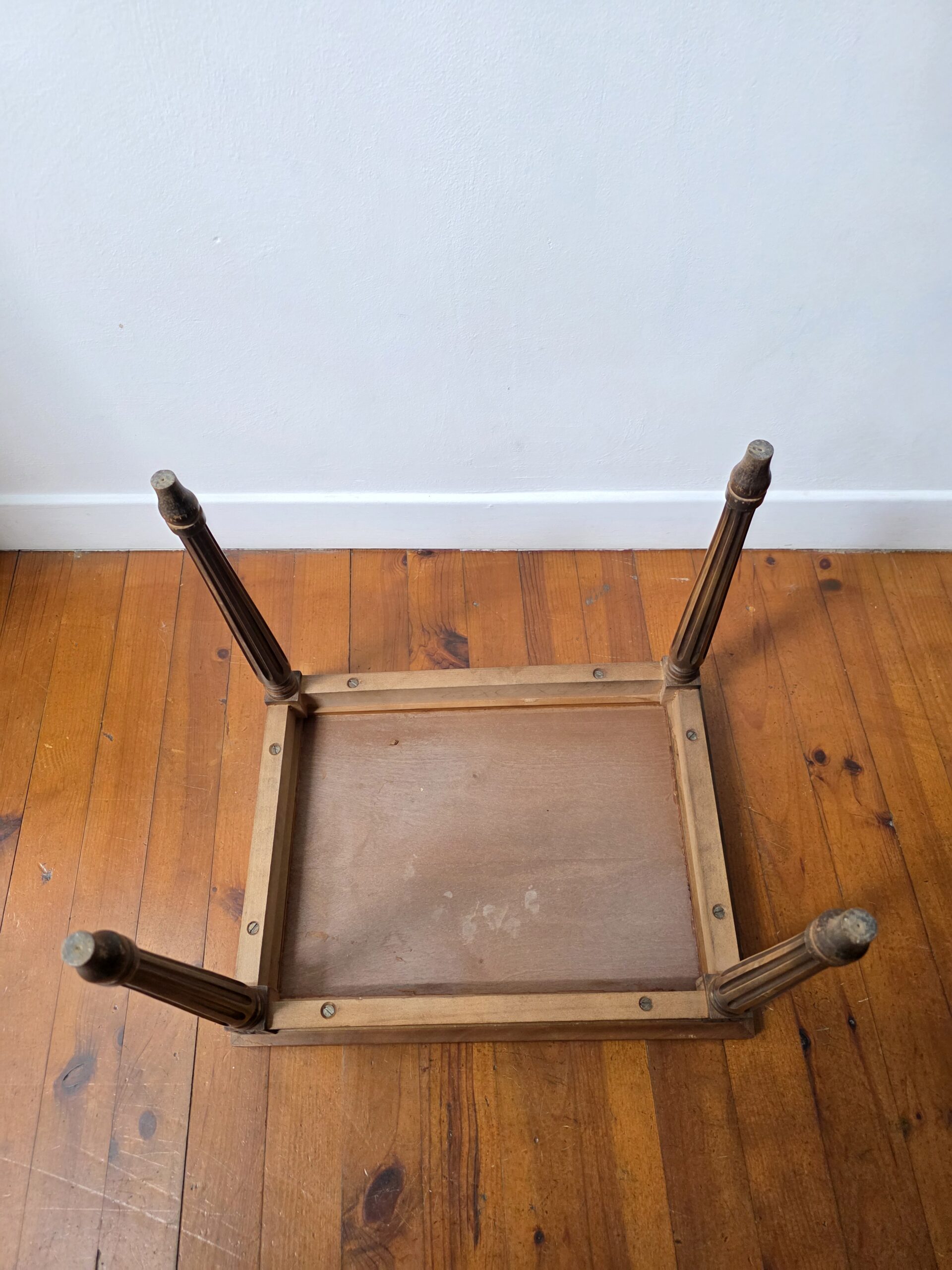 paire de tables gigognes vintage style louis xvi en bois paire de tables gigognes vintage style louis xvi en bois