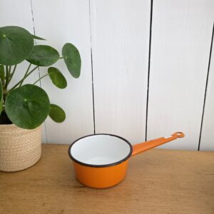 Accueil casserole émaillée orange vintage – cuisine rétro années 70