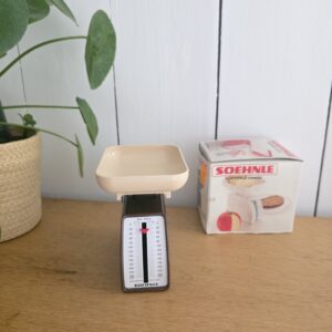 sauteuse vintage en tôle émaillée à pois multicolores – casserole rétro avec manche