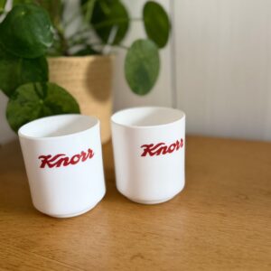 paire de mugs publicitaires vintage knorr en opaline blanche