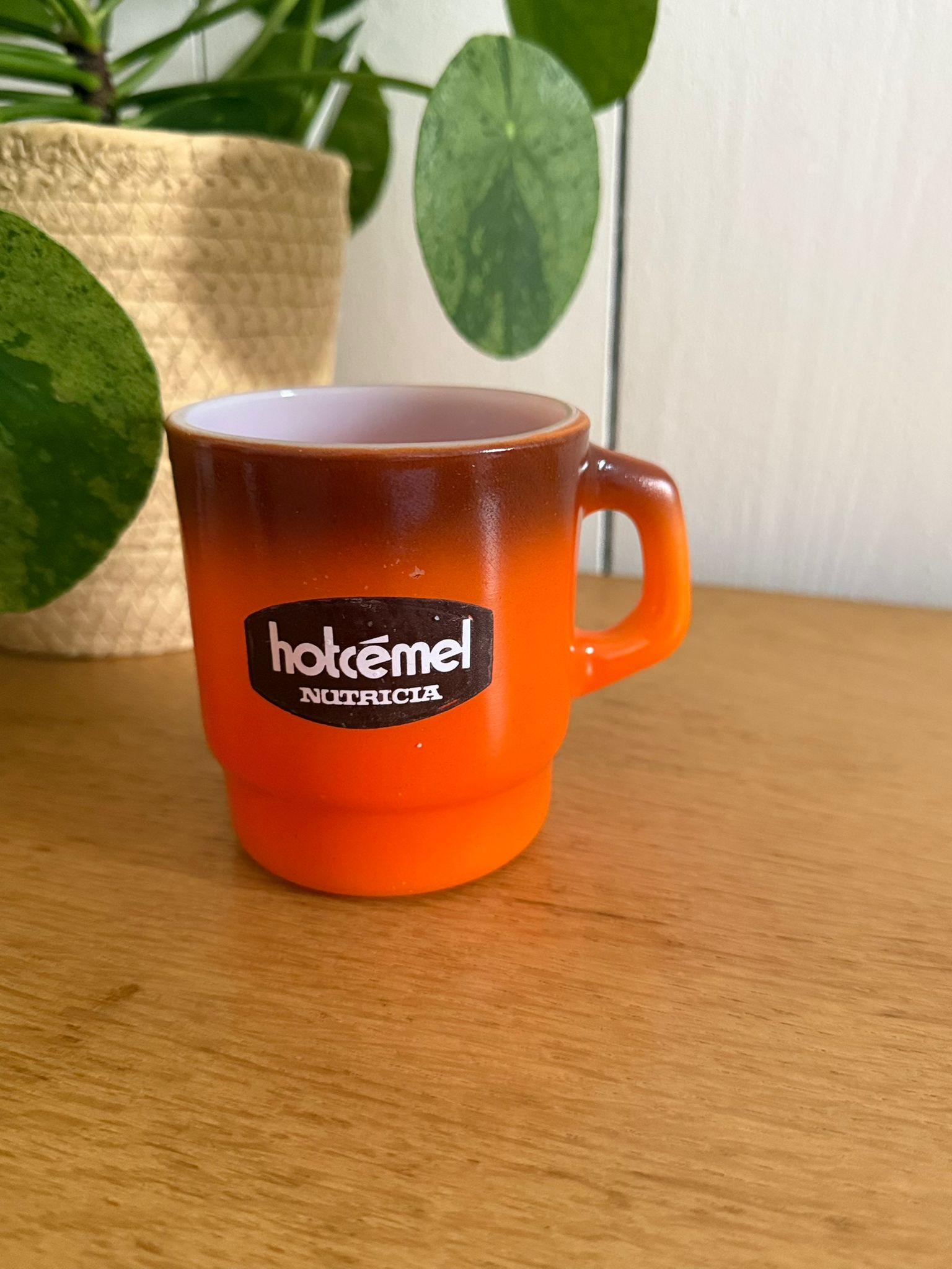 mug publicitaire vintage hotcémel nutricia en verre opalin orange mug publicitaire vintage hotcémel nutricia en verre opalin orange