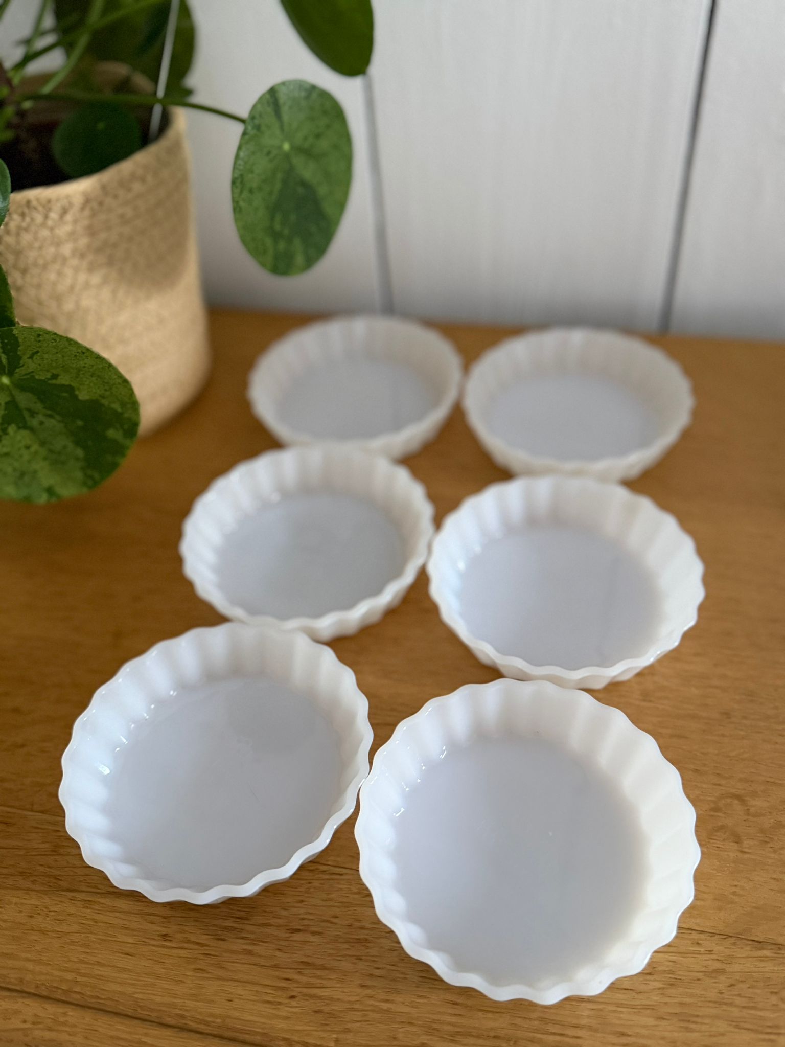 lot de 6 coupelles à tartelettes lever en verre opalin blanc vintage lot de 6 coupelles à tartelettes lever en verre opalin blanc vintage