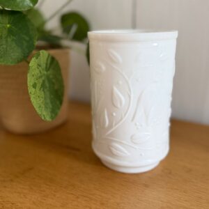 vase vintage opale france en verre opalin blanc à décor floral
