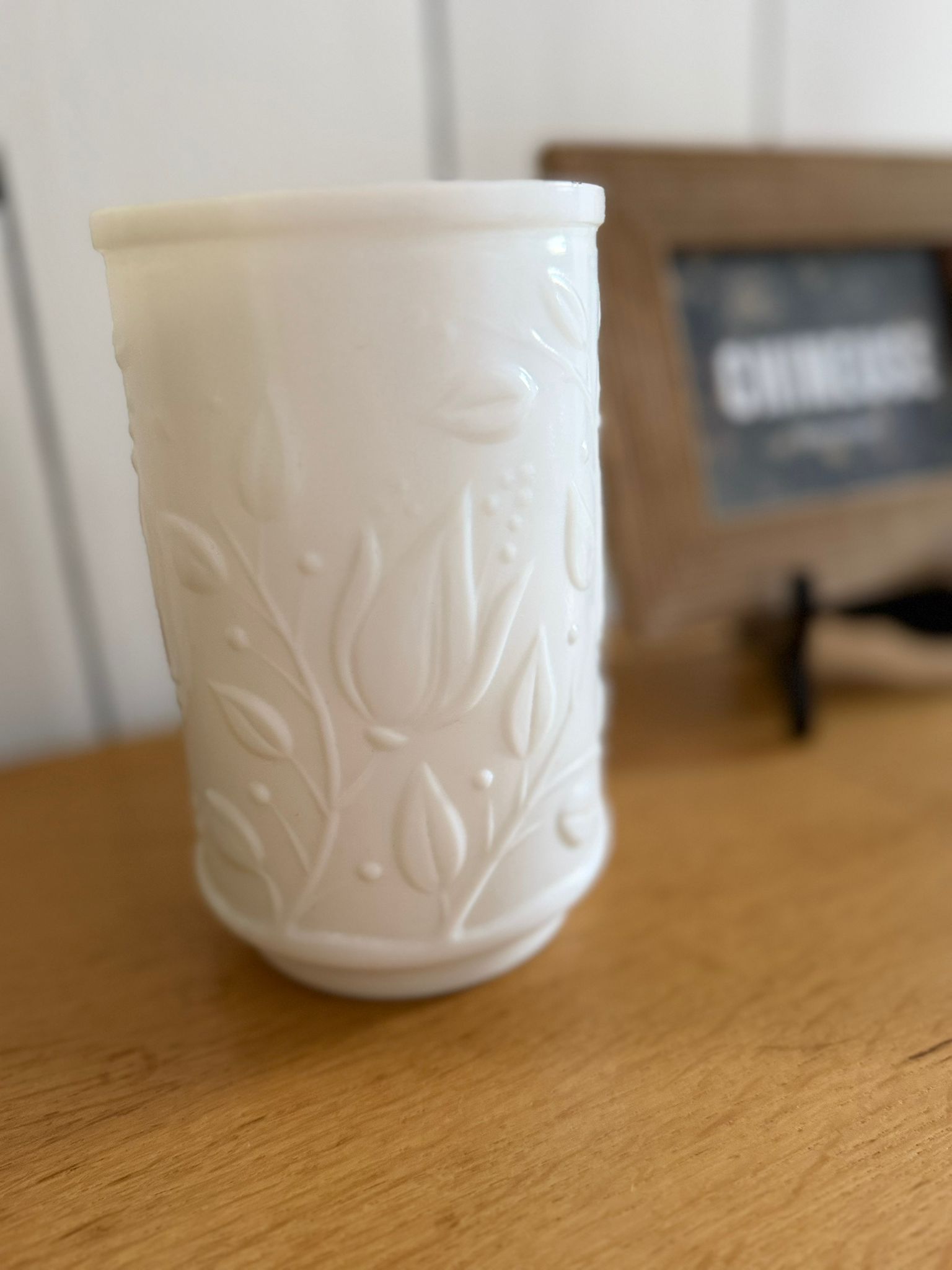 vase vintage opale france en verre opalin blanc à décor floral vase vintage opale france en verre opalin blanc à décor floral