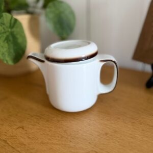 lot de 2 tasses arcopal empilables blanches à liseré bordeaux
