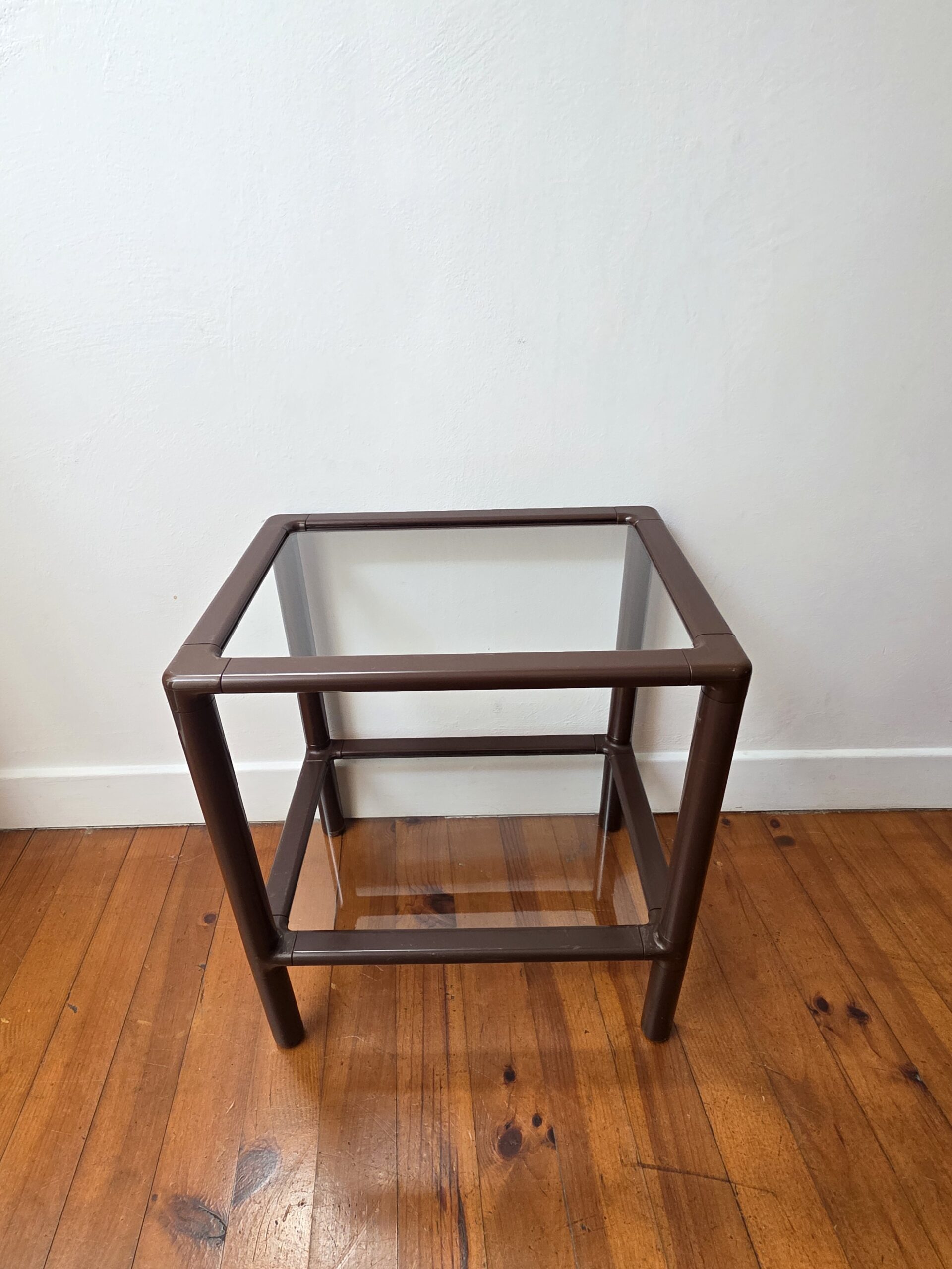 table d'appoint vintage en plastique brun et plateaux en verre – années 70