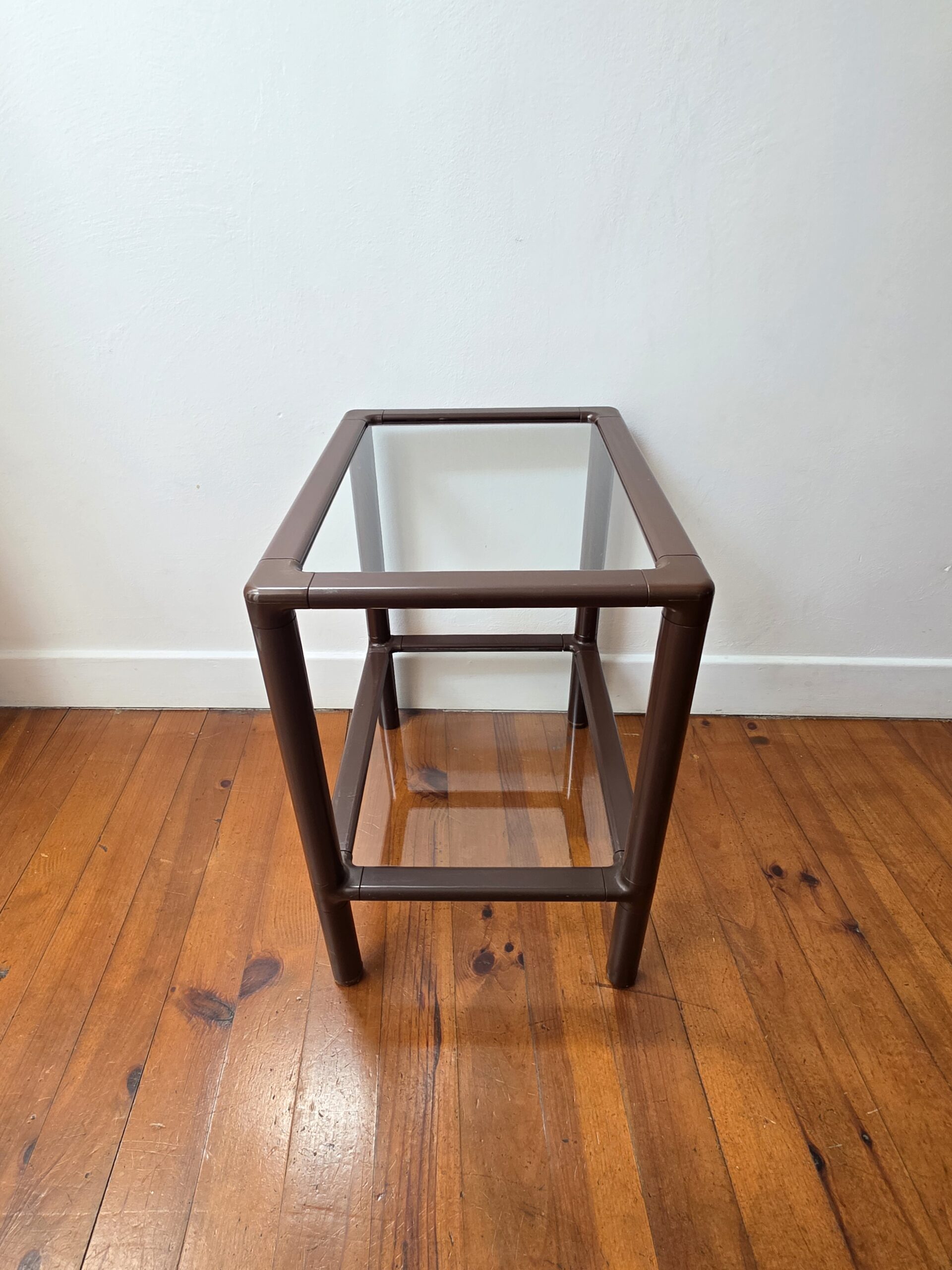 table d'appoint vintage en plastique brun et plateaux en verre – années 70