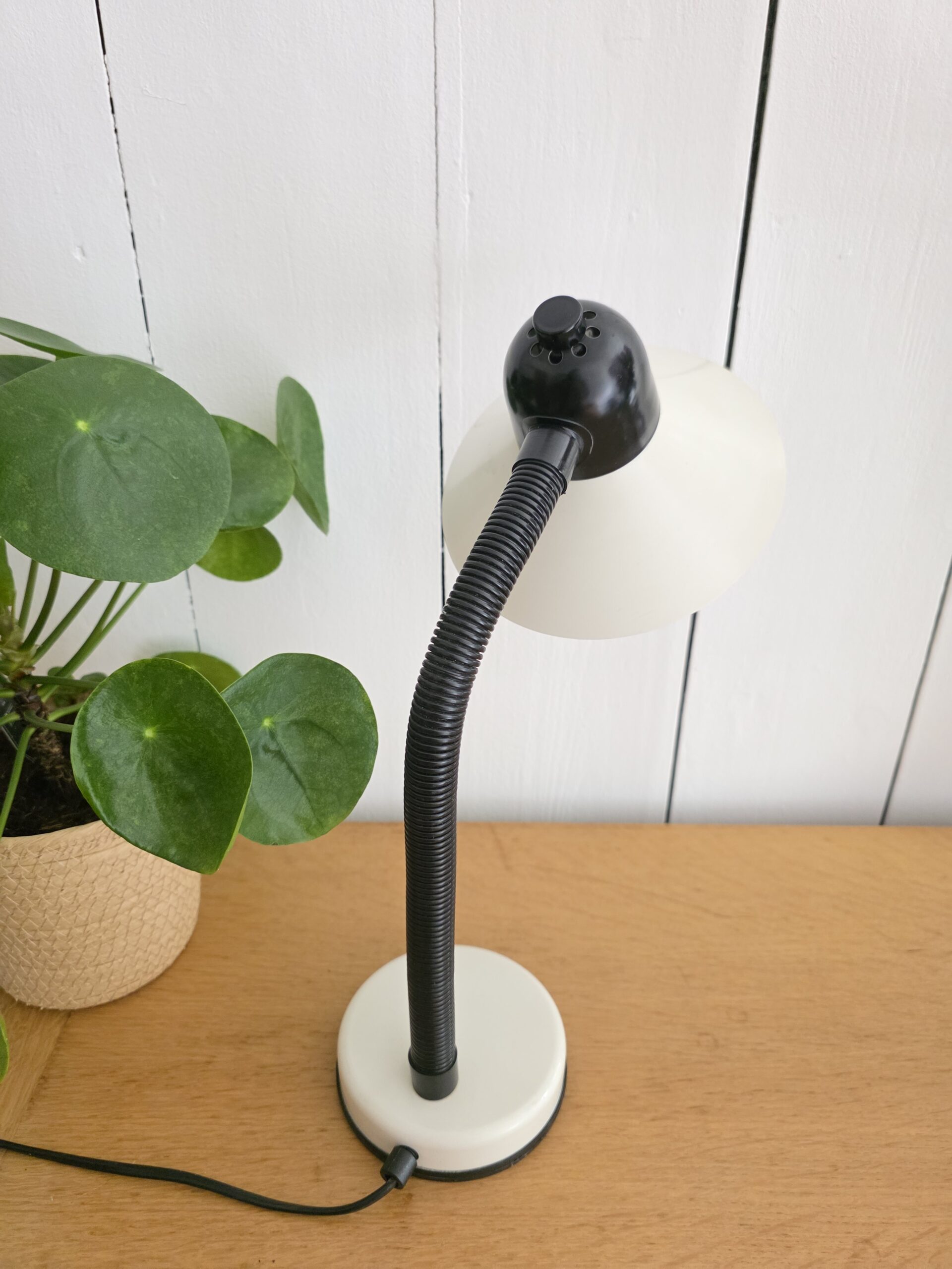 table d'appoint vintage en plastique brun et plateaux en verre – années 70