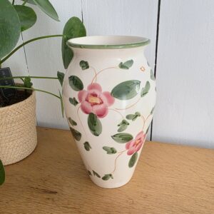 vase vintage en céramique décor floral peint à la main – fleurs roses