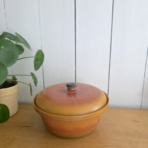 cocotte arcopal volcan avec couvercle – plat en verre opalin ambré vintage années 70