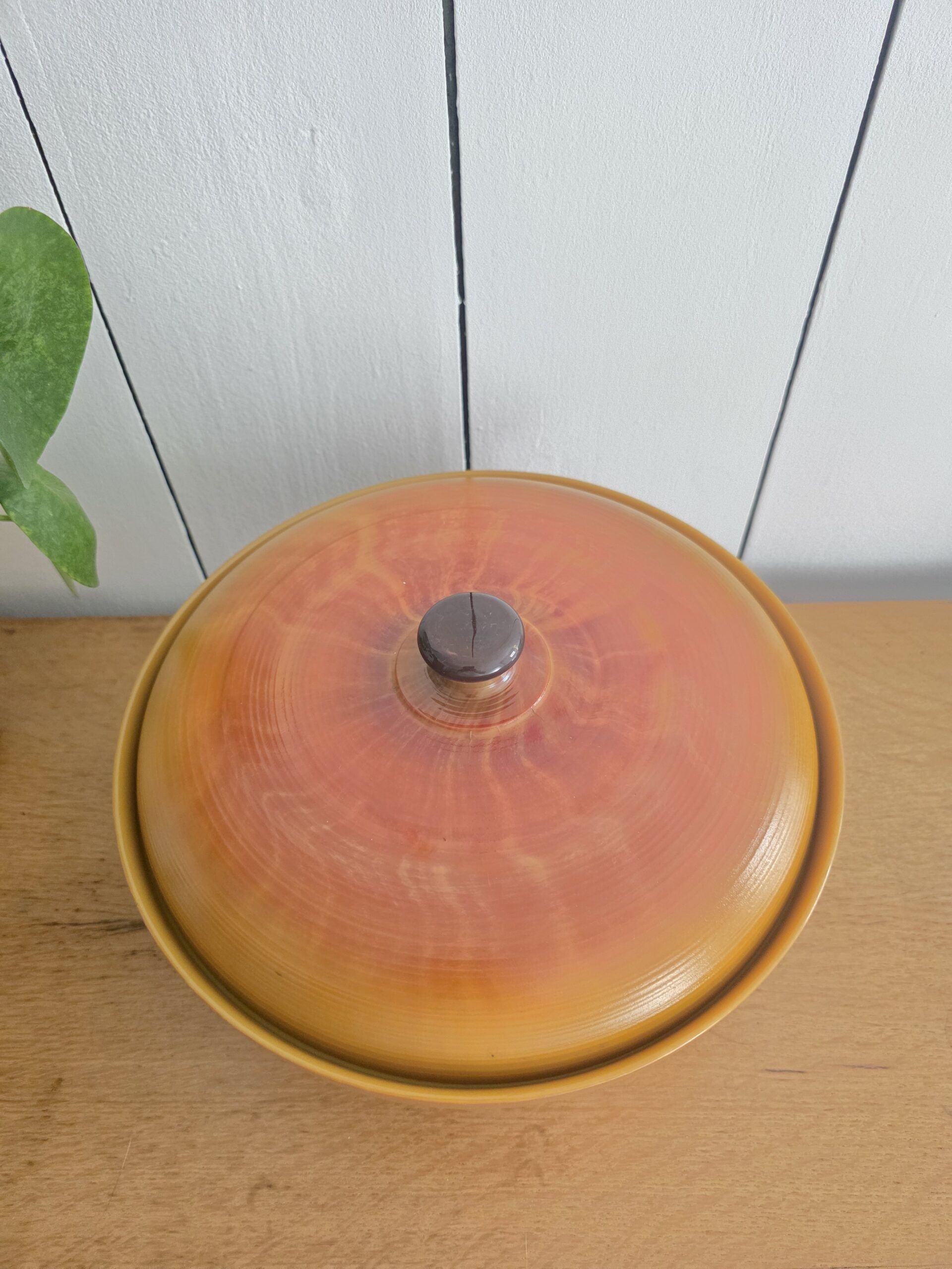 cocotte arcopal volcan avec couvercle – plat en verre opalin ambré vintage années 70