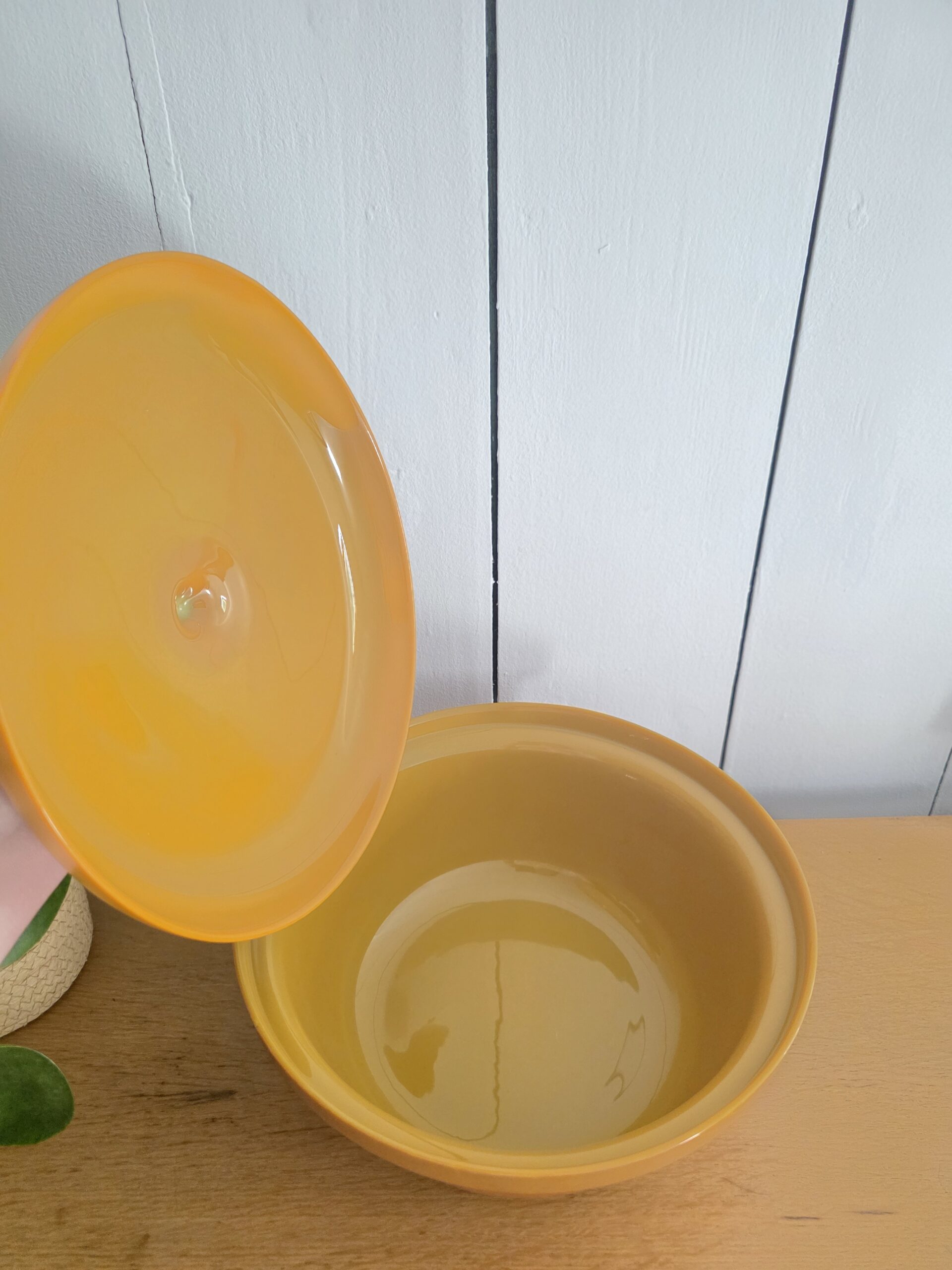 cocotte arcopal volcan avec couvercle – plat en verre opalin ambré vintage années 70