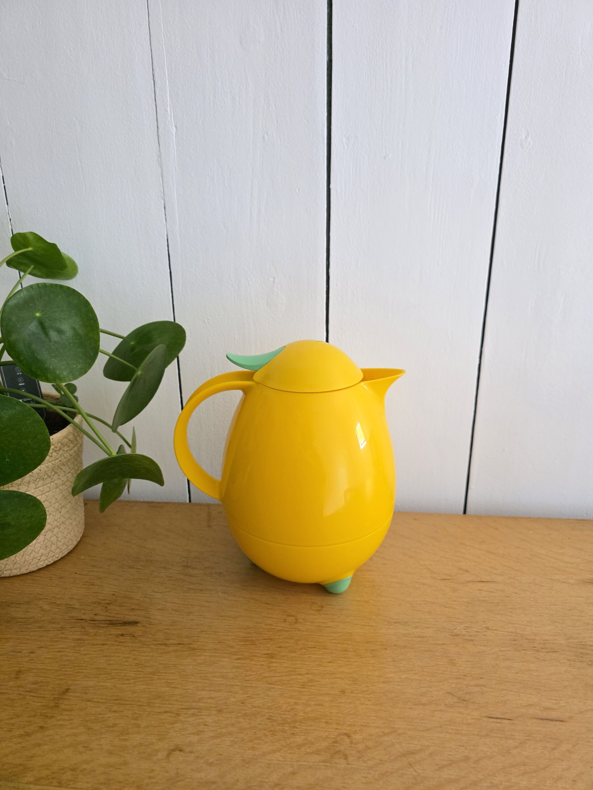table d'appoint vintage en plastique brun et plateaux en verre – années 70