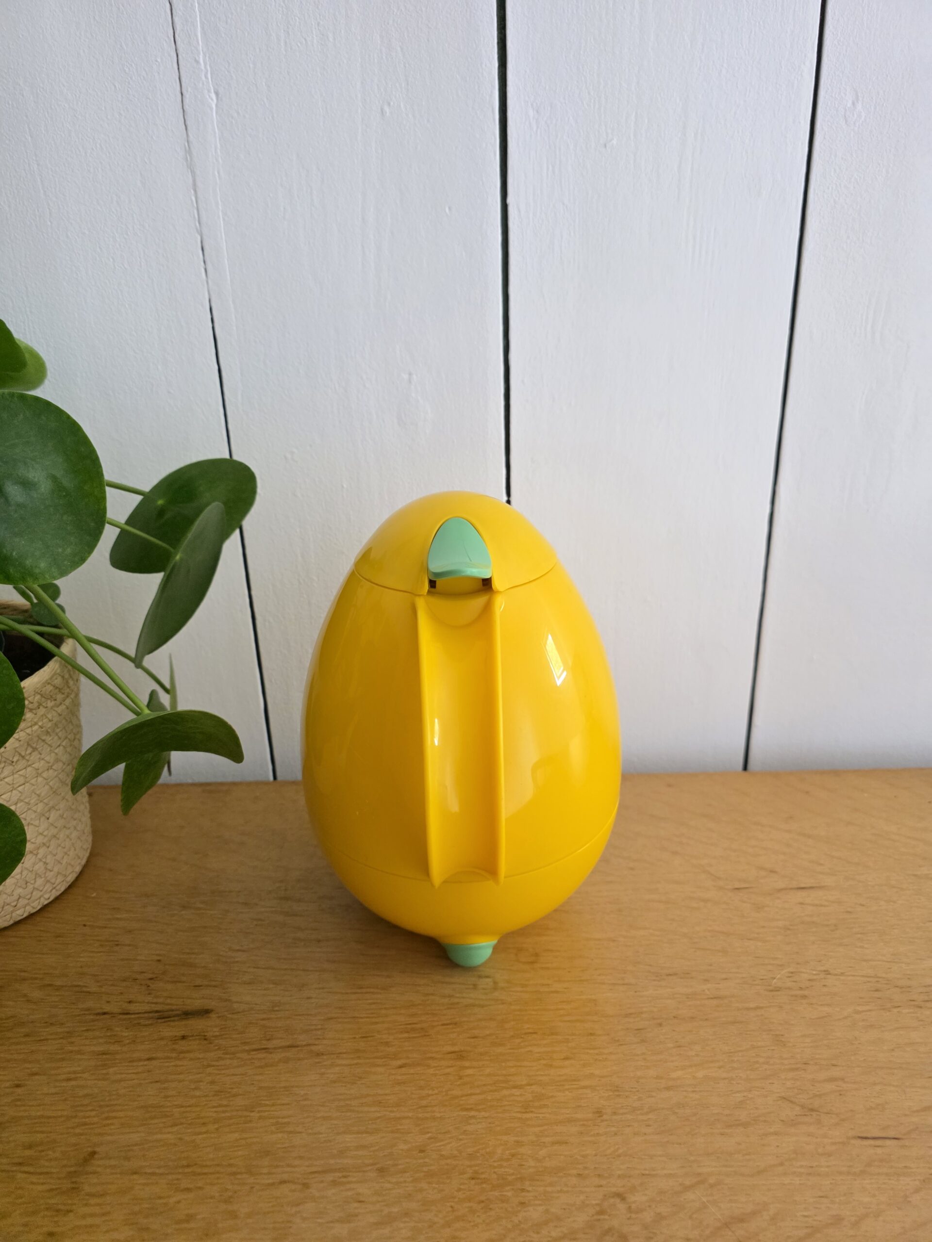 table d'appoint vintage en plastique brun et plateaux en verre – années 70