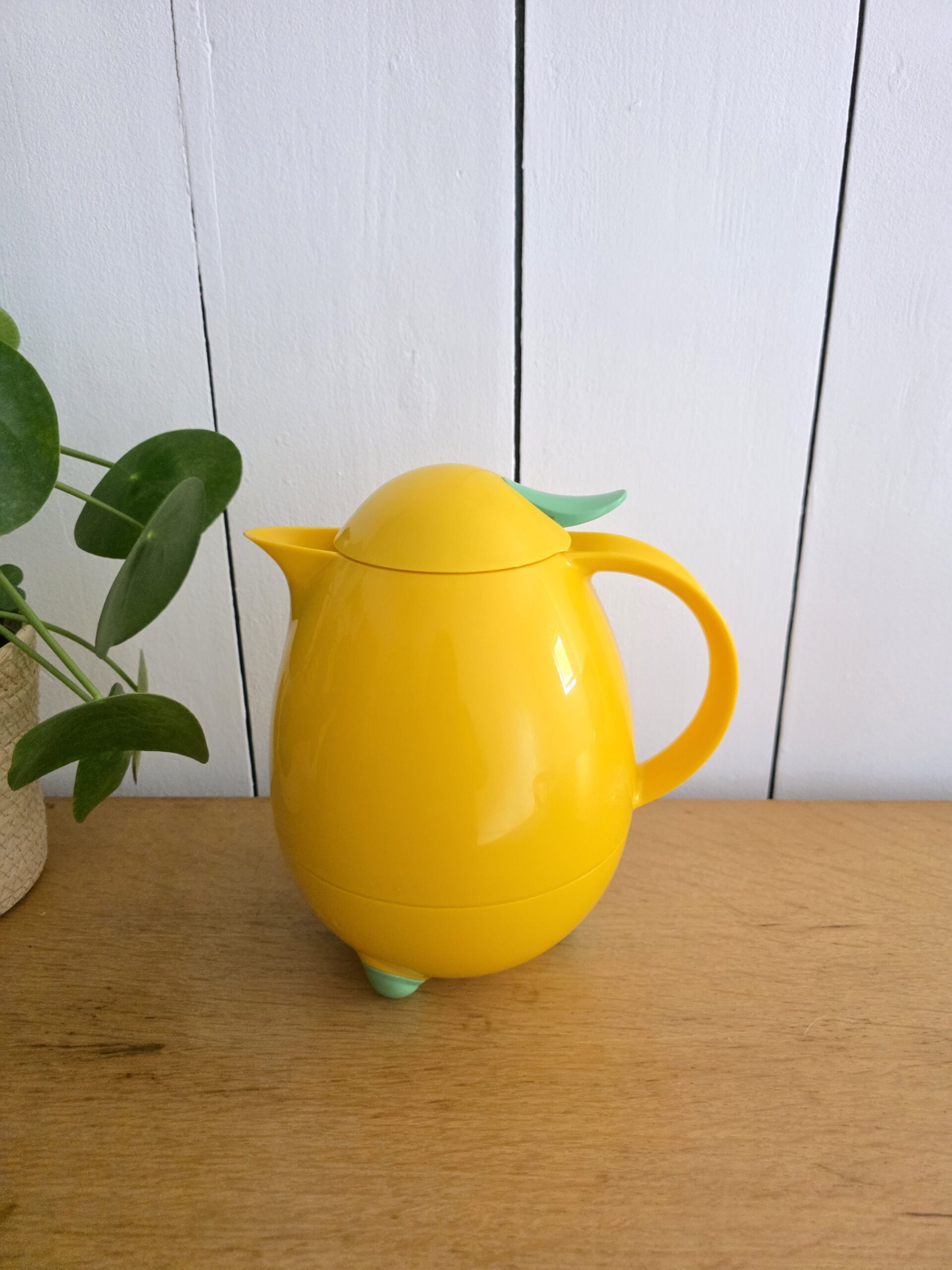 table d'appoint vintage en plastique brun et plateaux en verre – années 70