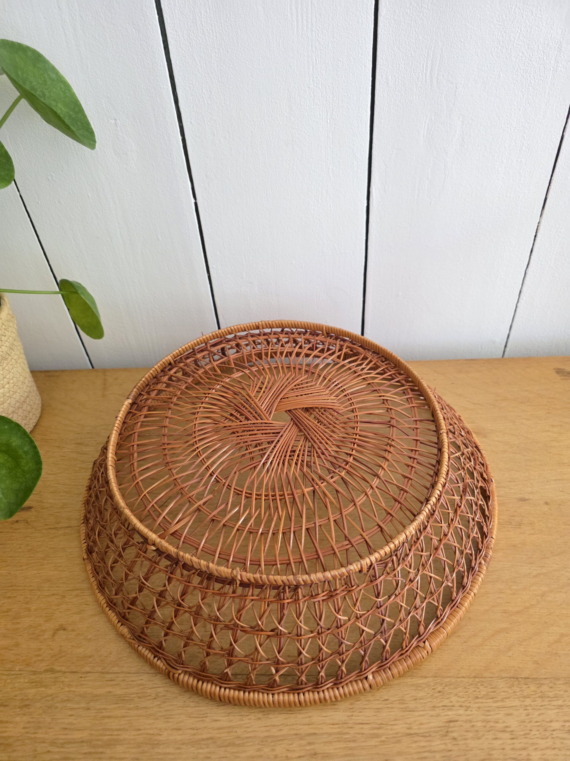 panier vintage en rotin tressé – corbeille à fruits bohème