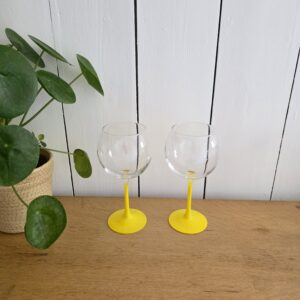 tasse arcopal topsi vintage en verre opale – décor chien sous parapluie – france