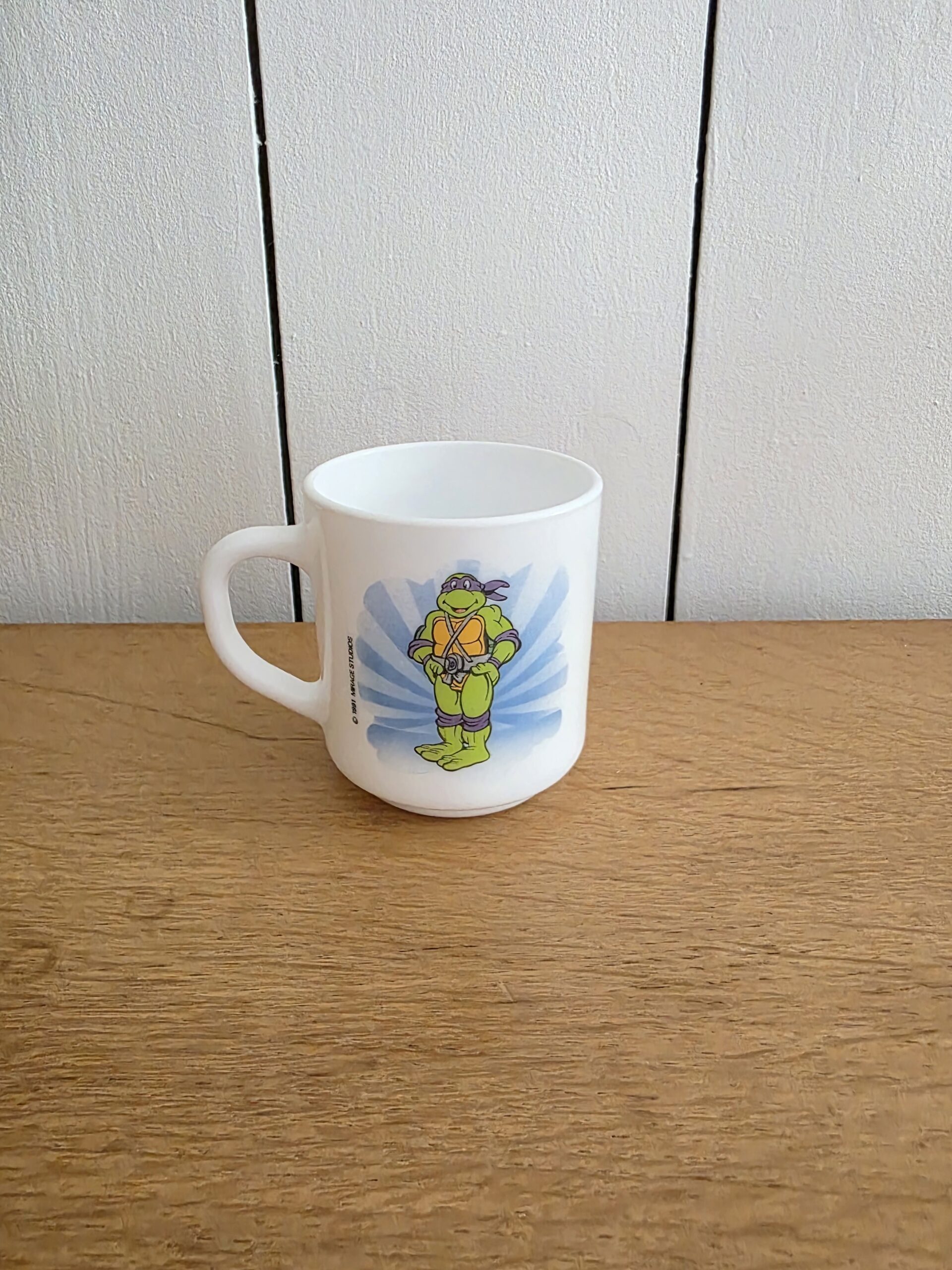 tasse arcopal topsi vintage en verre opale – décor chien sous parapluie – france