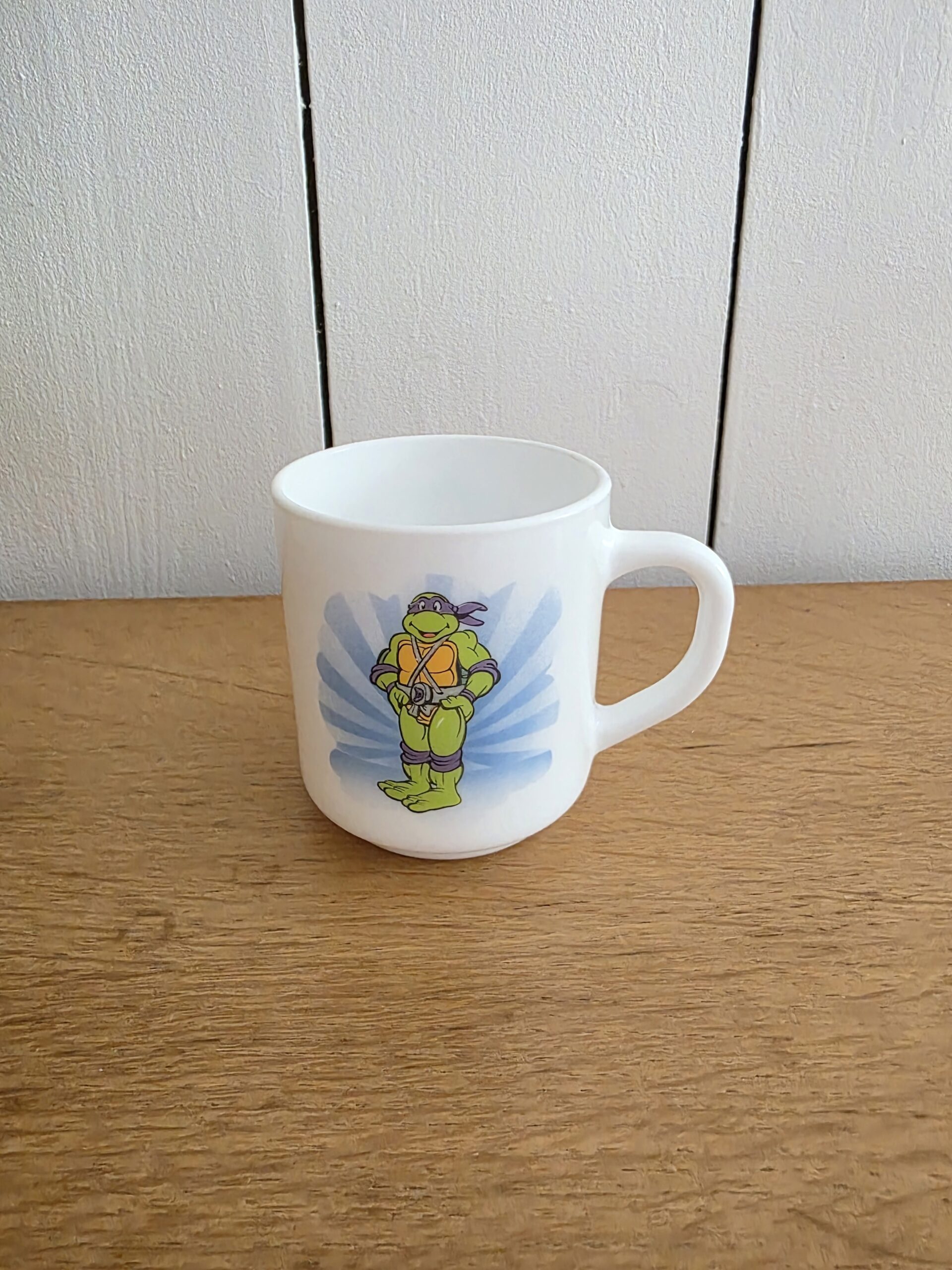 tasse arcopal topsi vintage en verre opale – décor chien sous parapluie – france