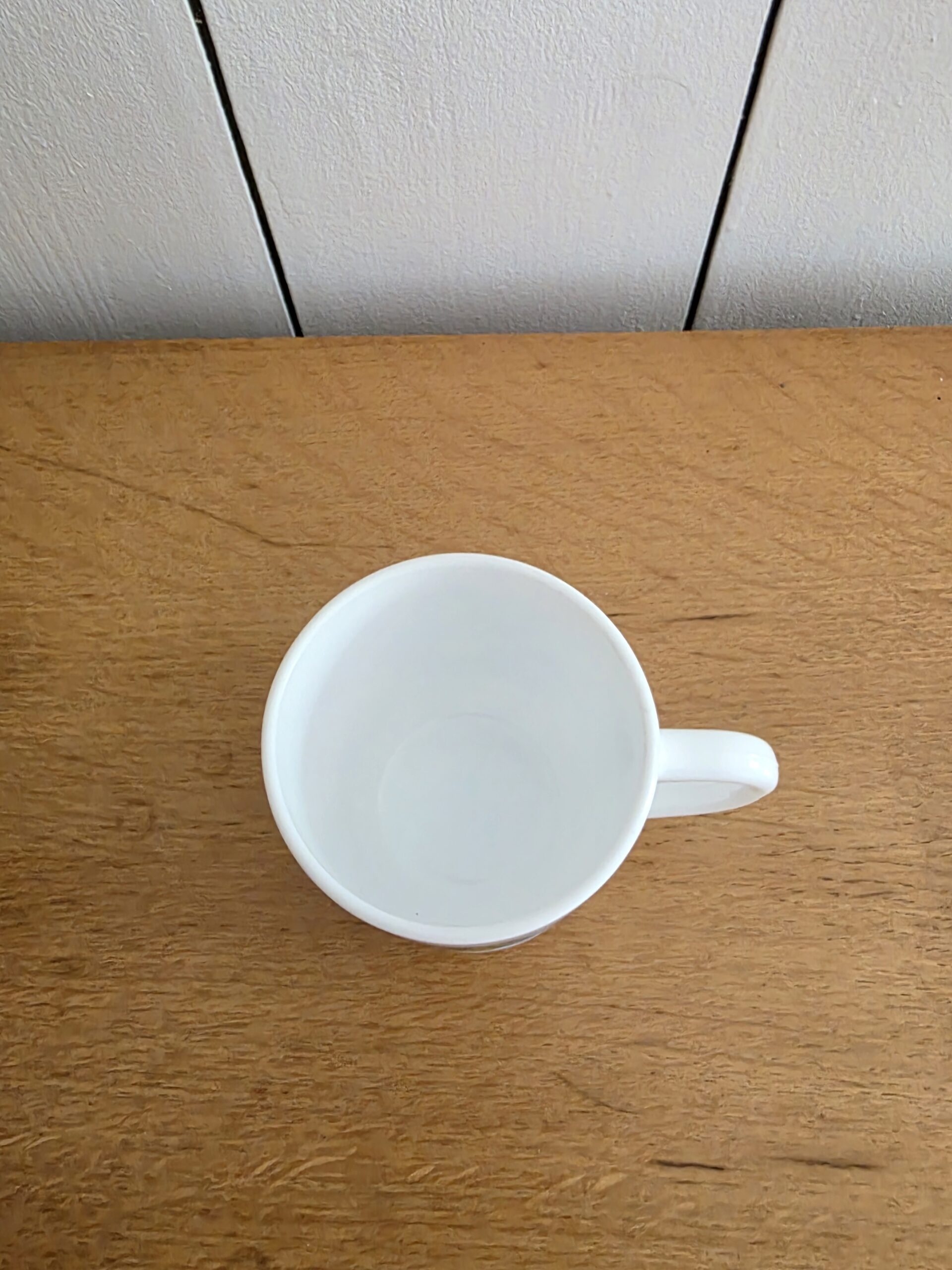 tasse arcopal topsi vintage en verre opale – décor chien sous parapluie – france