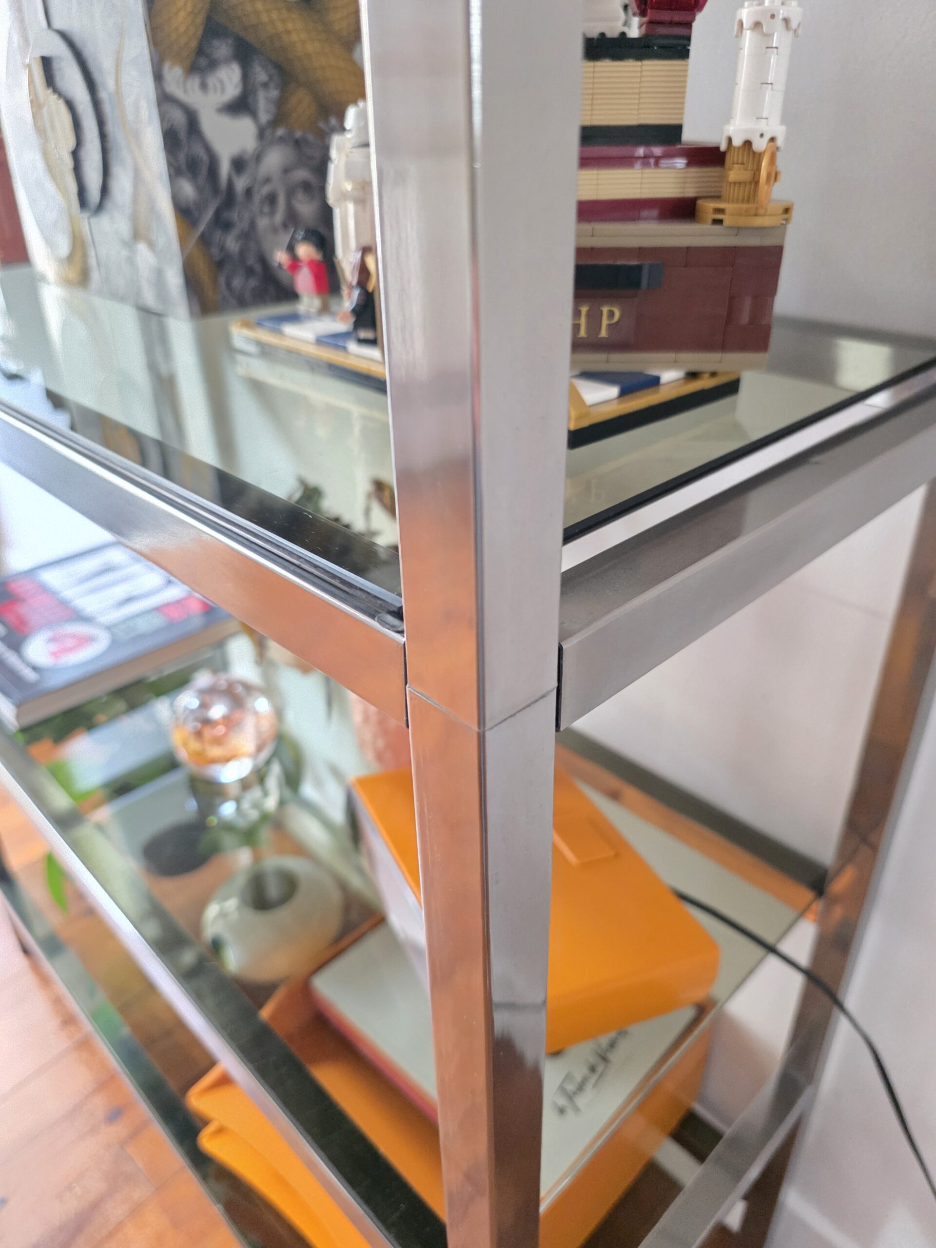 bibliothèque vintage années 70 en acier chromé et verre fumé