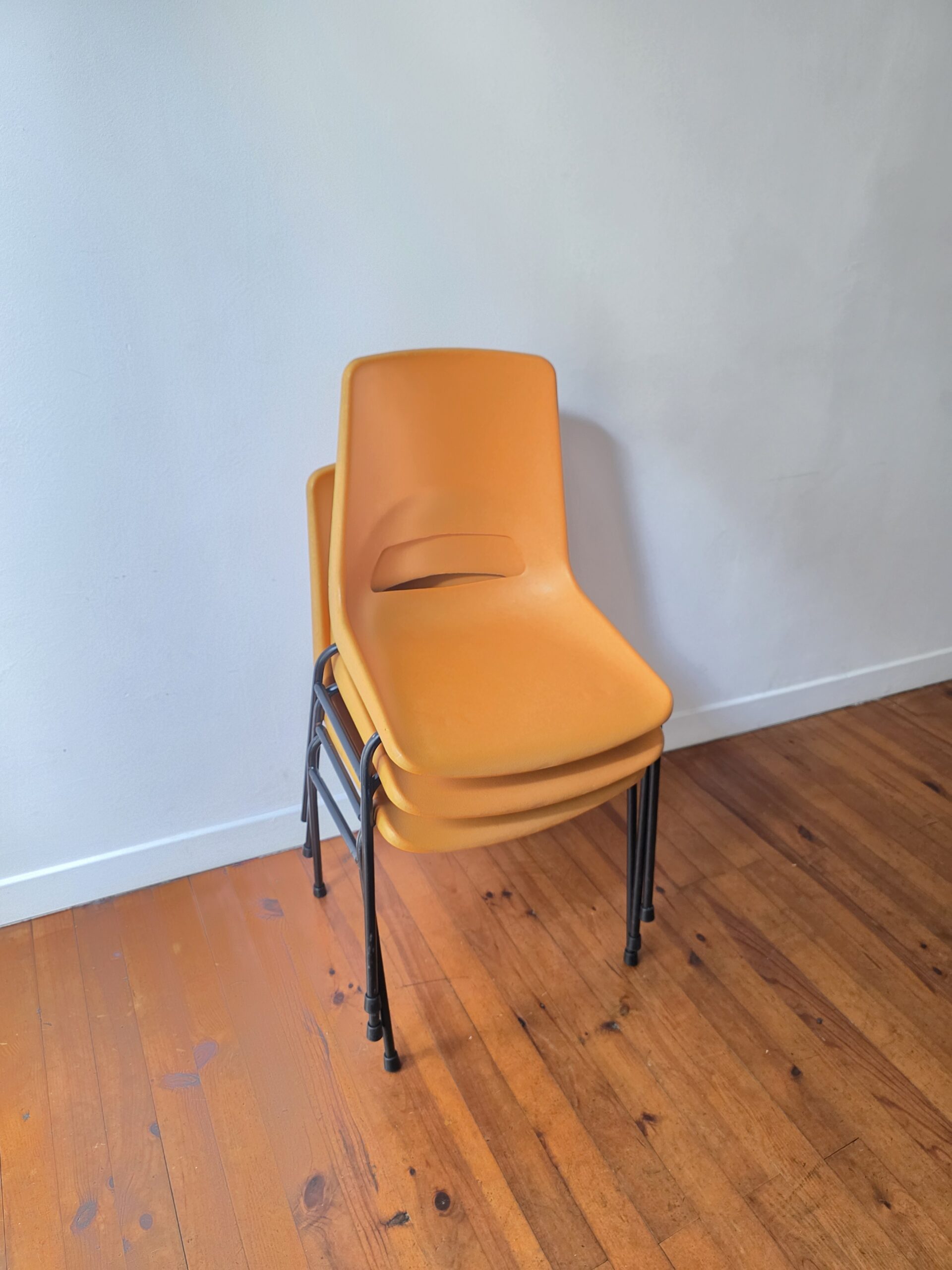 lot de 3 chaises vintage grosfillex orange – réf. 2002 – made in france