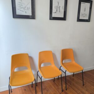 lot de 3 chaises vintage grosfillex orange – réf. 2002 – made in france