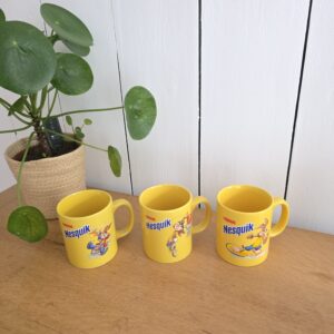 Lot de trois mugs Nestlé Nesquik vintage en céramique jaune