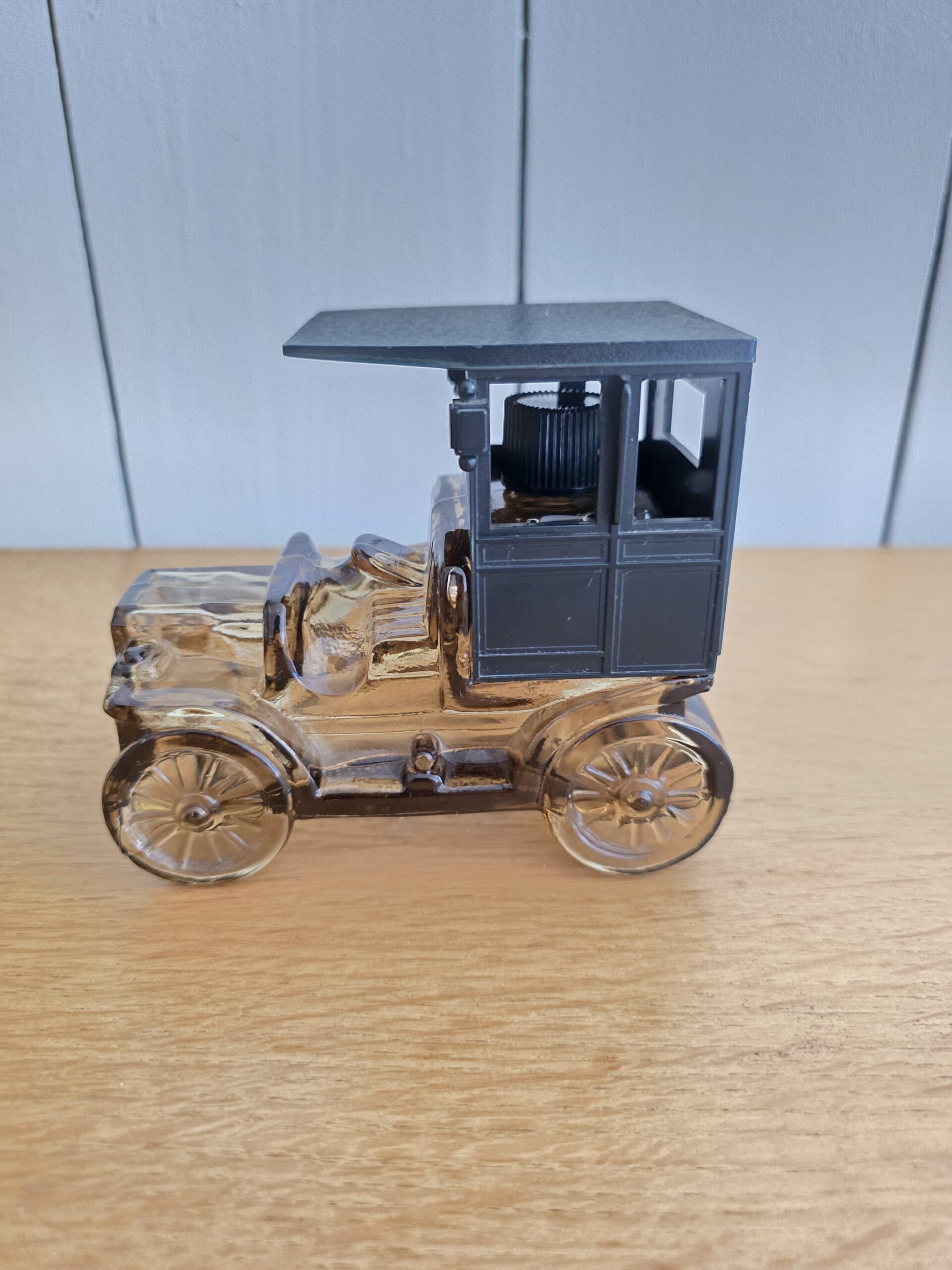 Bouteille Avon voiture ancienne vintage – Flacon en verre fumé – Image 2