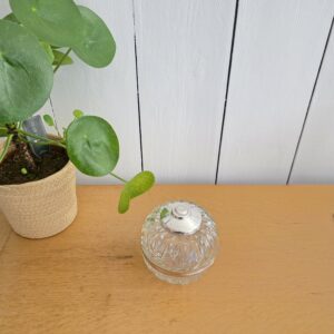 Bonbonnière Avon vintage en verre pressé avec couvercle