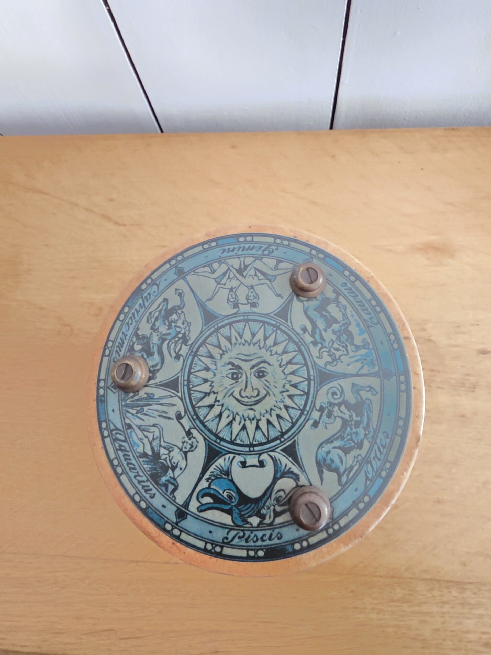 Détail du décor des 12 signes du zodiaque