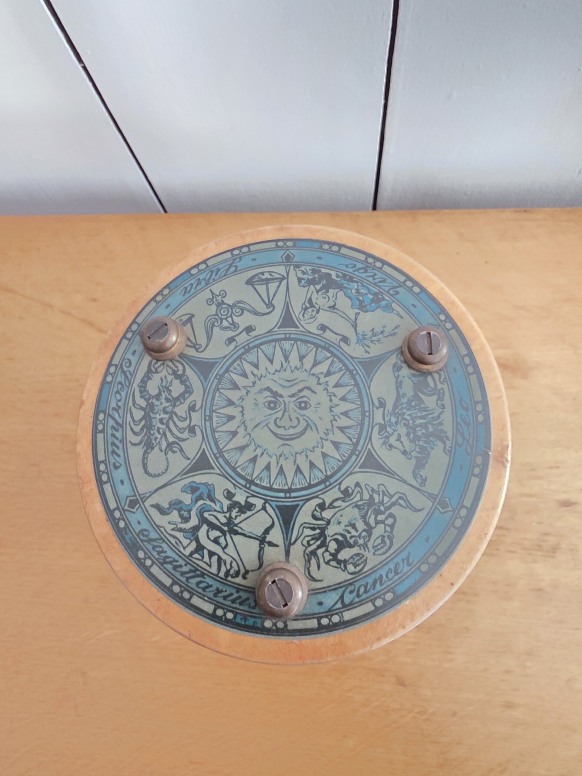 Détail du décor des 12 signes du zodiaque