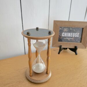Sablier vintage en bois décor zodiaque