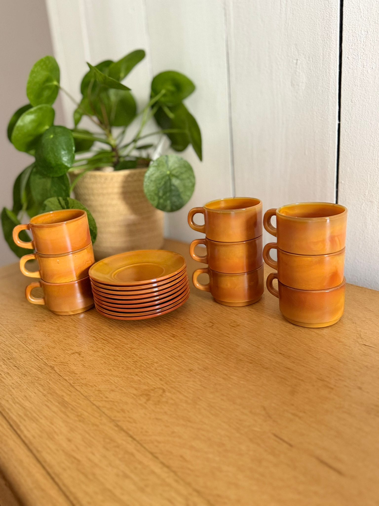 assiette creuse arcopal volcan – verre opalin ambré vintage années 70
