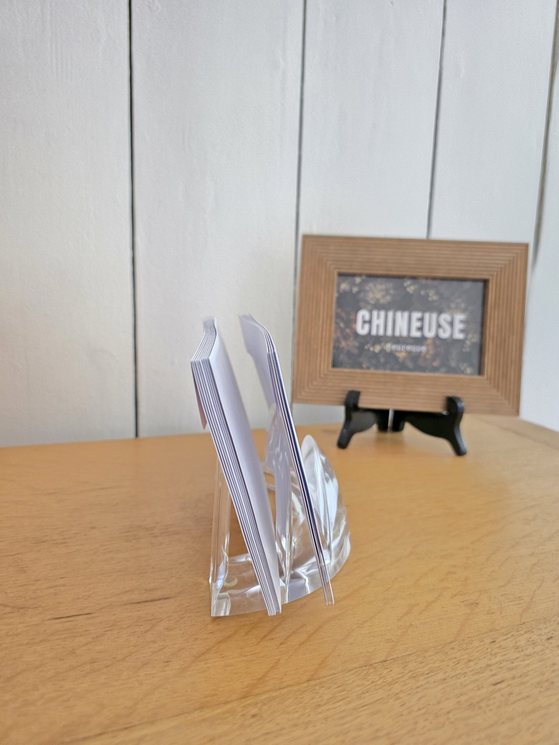 Porte-courrier en plexiglas vintage