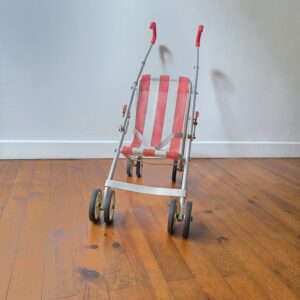 Poussette pour poupée Maclaren Play Buggy vintage rouge et blanc