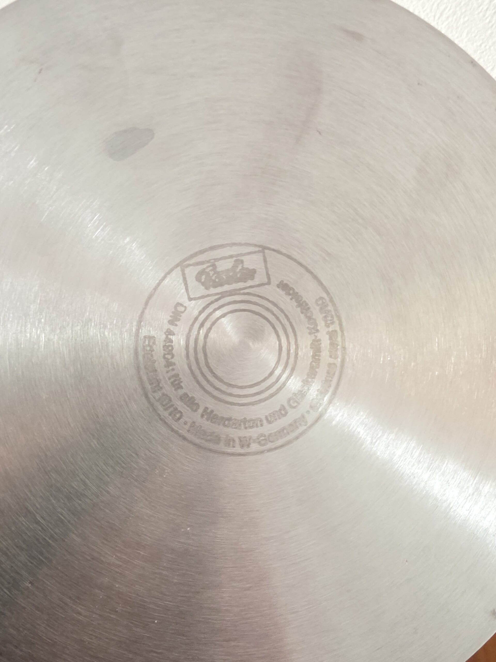 Marquage Fissler 18/10 Germany sous la bouilloire