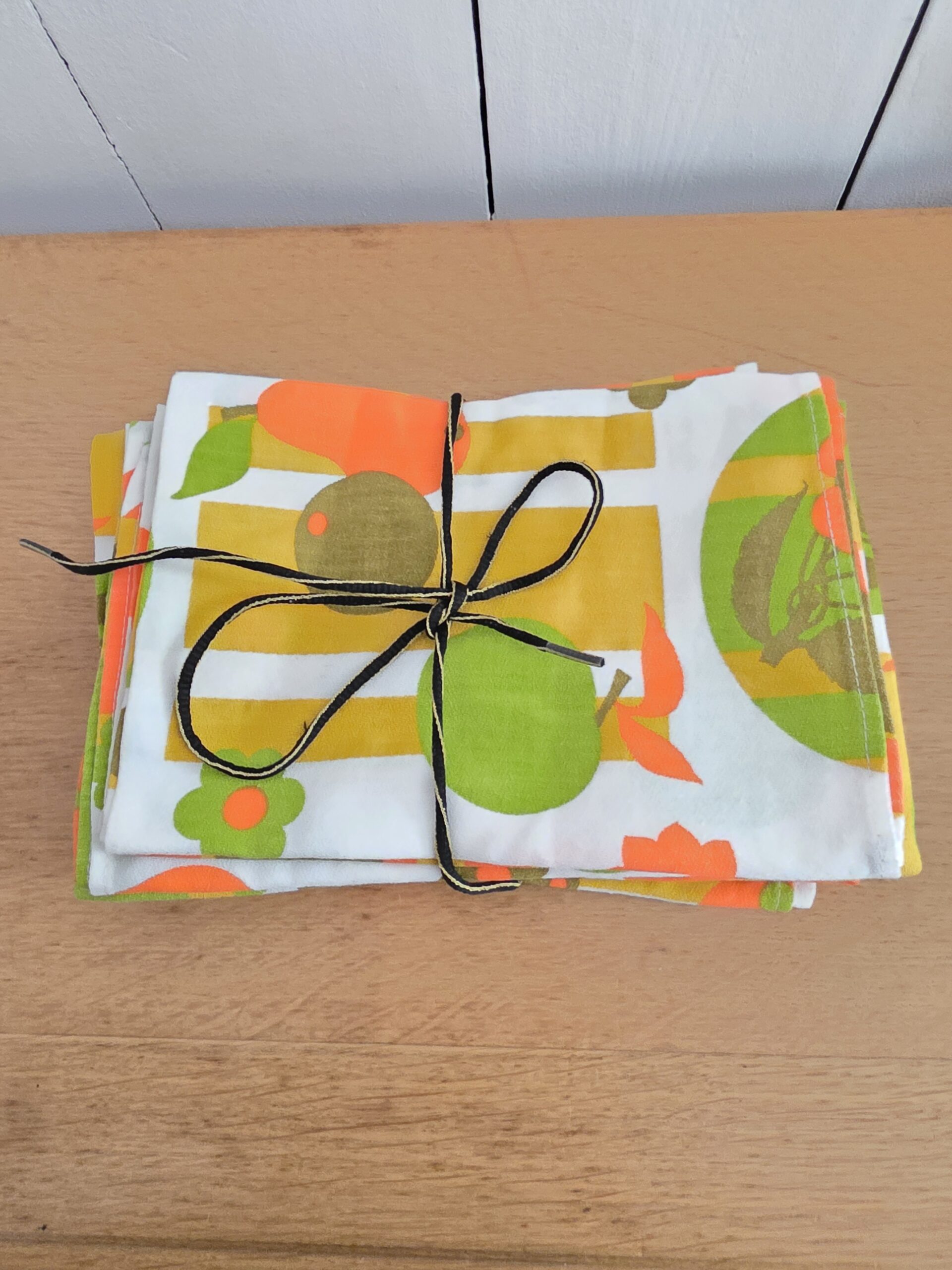 Lot de 12 serviettes de table vintage à motifs fruits – Image 2