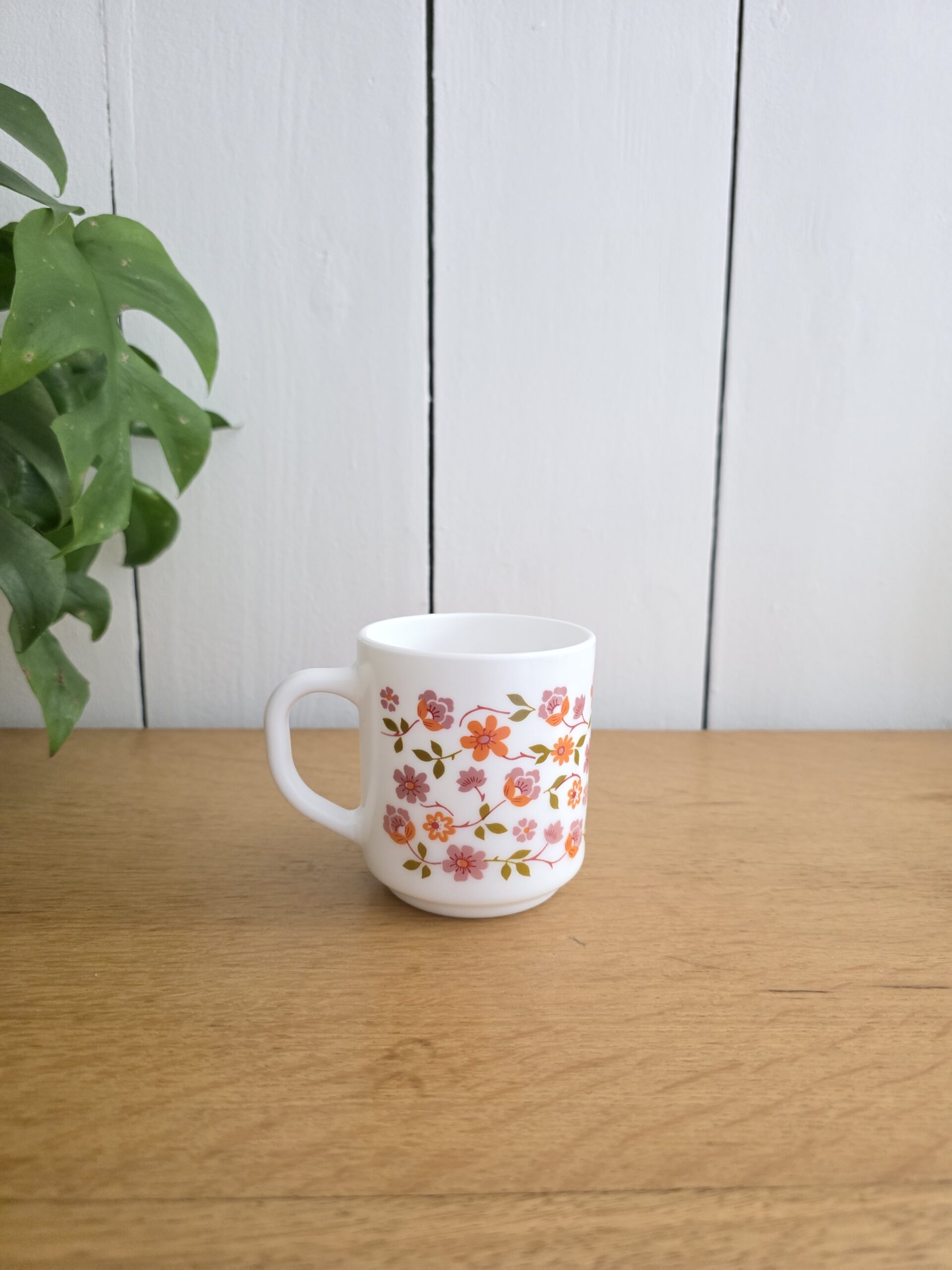 Mug Arcopal Scania vintage fleurs orange et rose – années 70