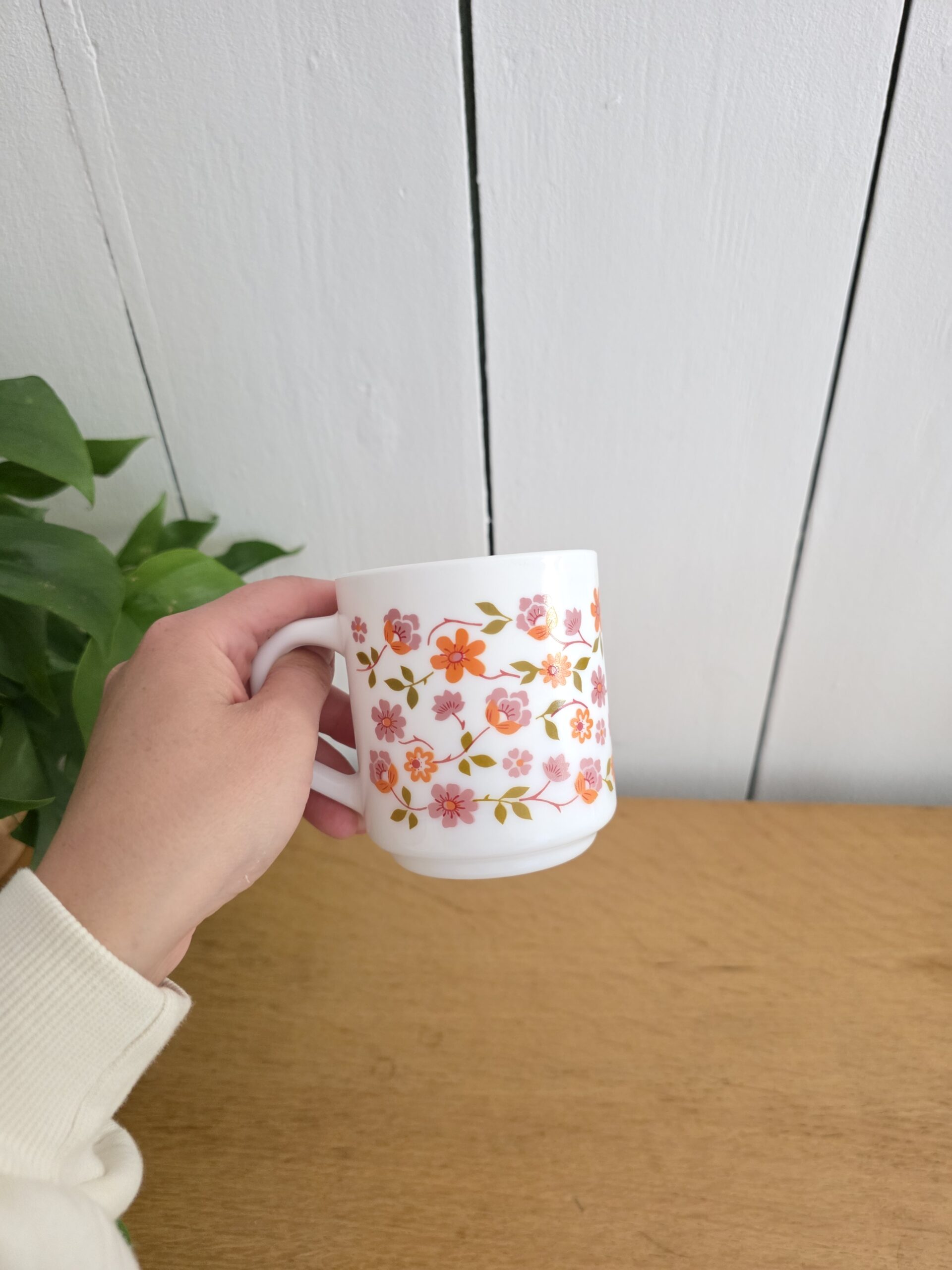 Mug Arcopal Scania vintage fleurs orange et rose – années 70 – Image 6