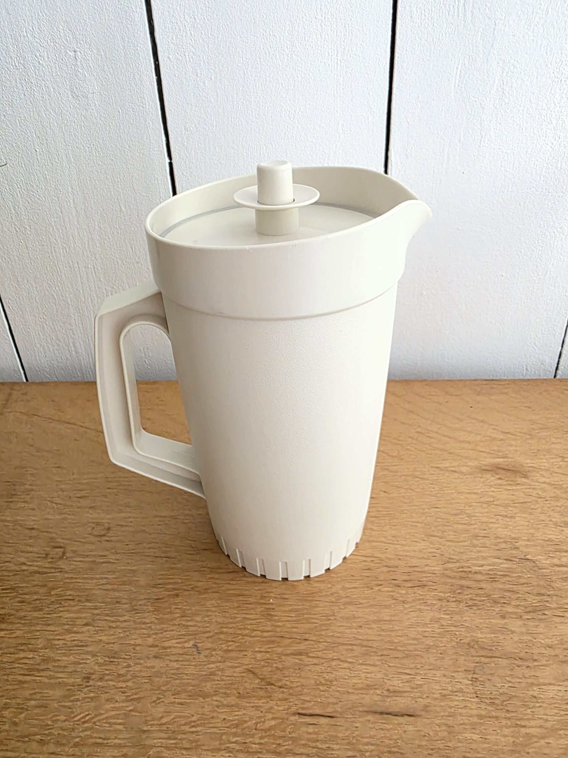 Pichet Tupperware vintage beige – Made in Belgium – Image 3