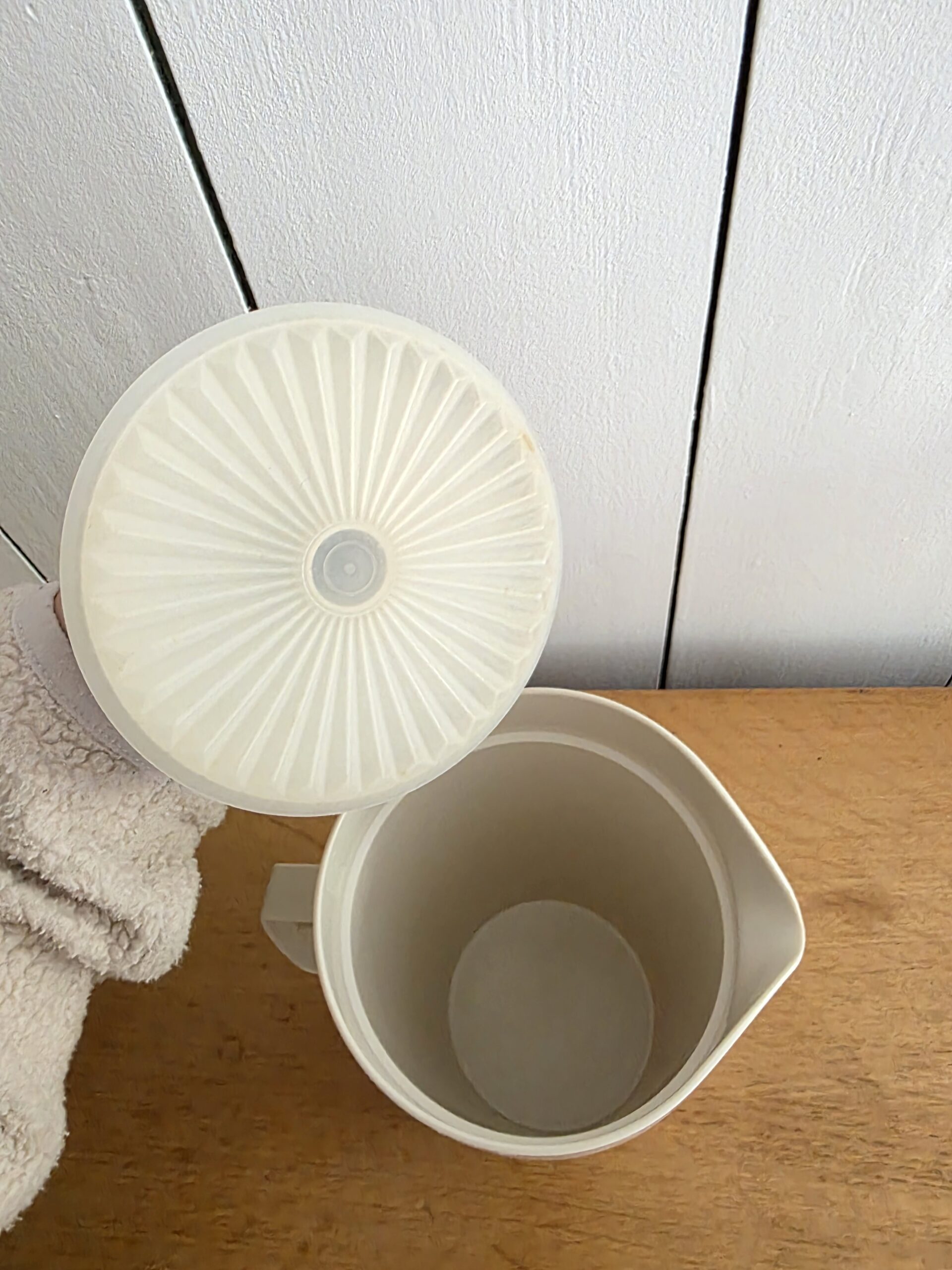 Pichet Tupperware vintage beige – Made in Belgium – Image 5