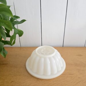 Moule à charlotte Tupperware vintage blanc avec couvercle