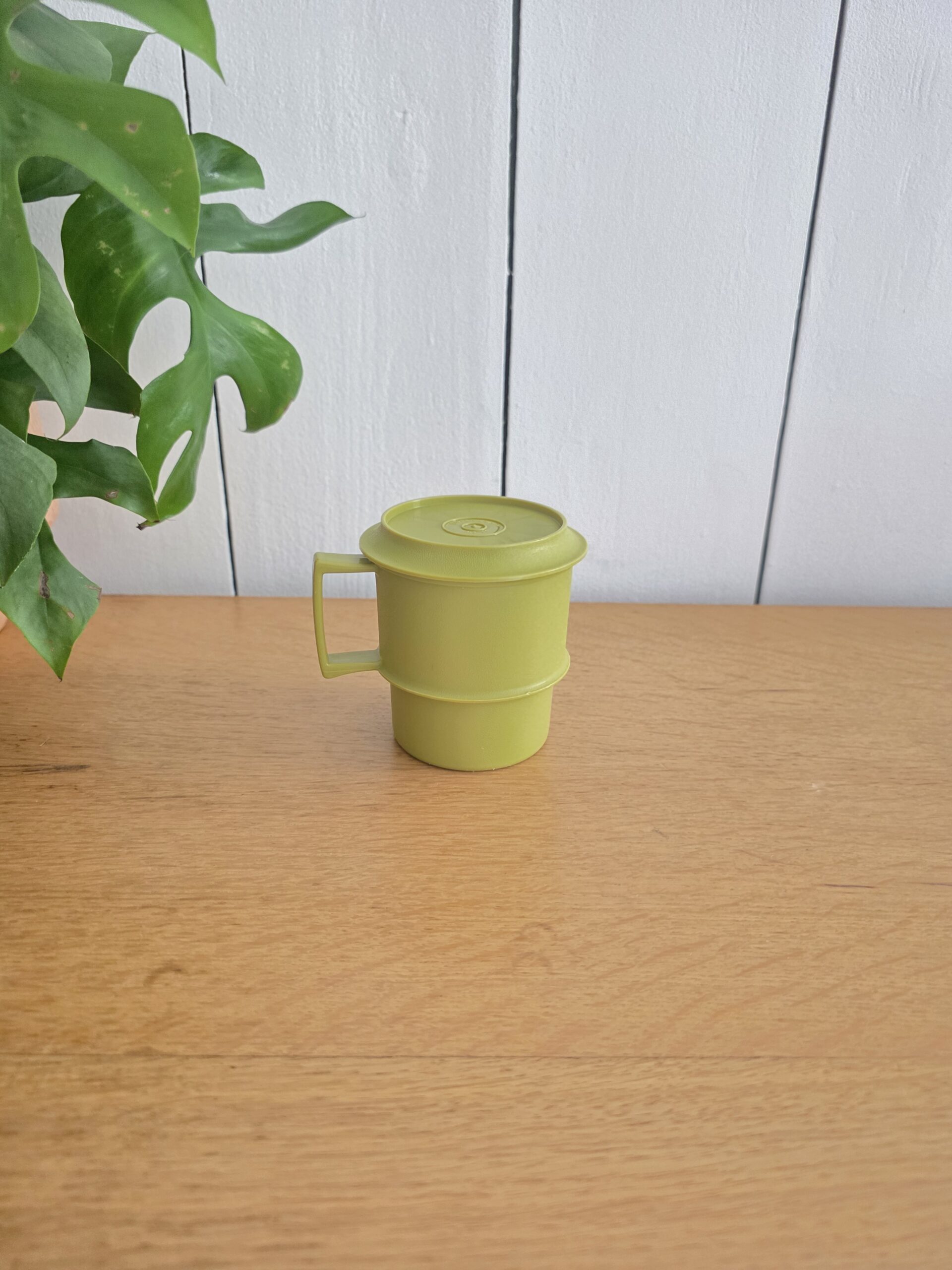 Tasse Tupperware vintage 1312-38 vert anis avec couvercle