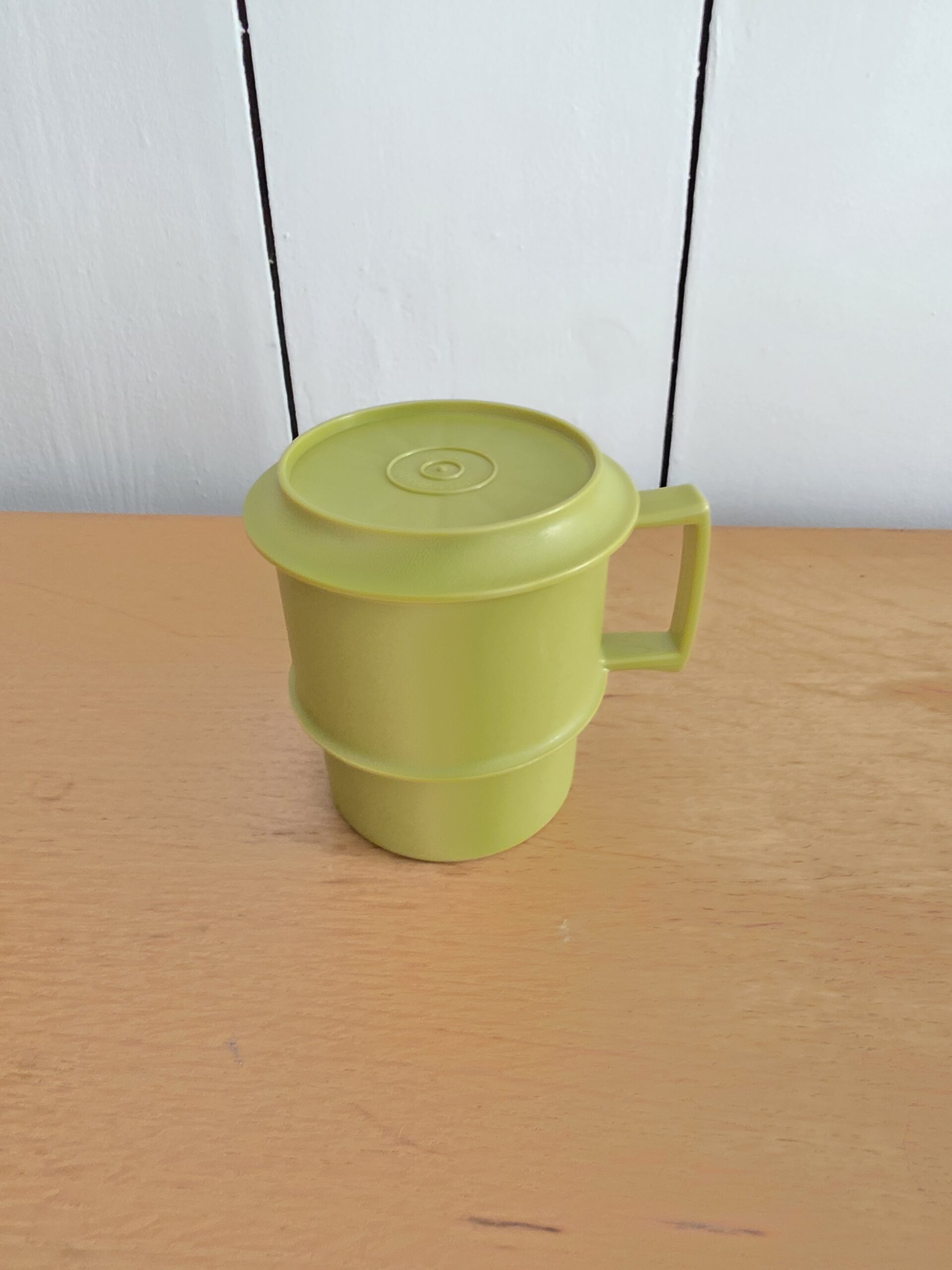 Tasse Tupperware vintage 1312-38 vert anis avec couvercle – Image 4