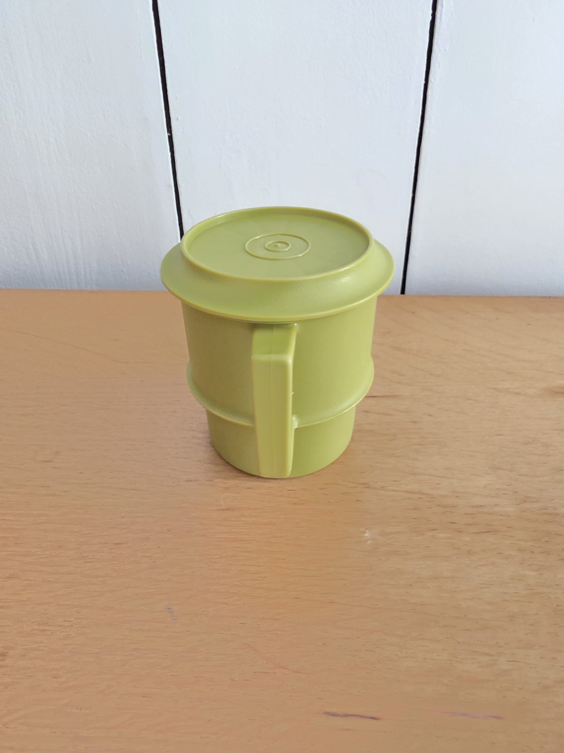 Tasse Tupperware vintage 1312-38 vert anis avec couvercle – Image 5