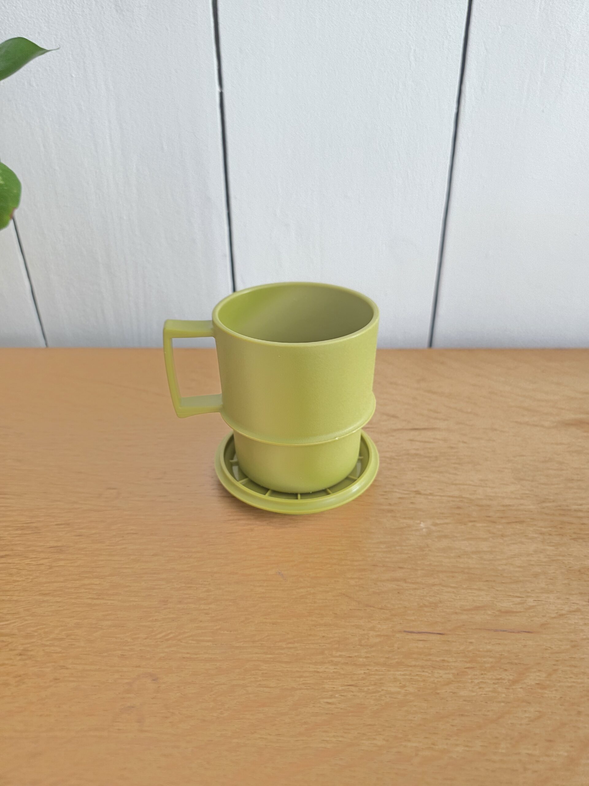 Tasse Tupperware vintage 1312-38 vert anis avec couvercle – Image 2