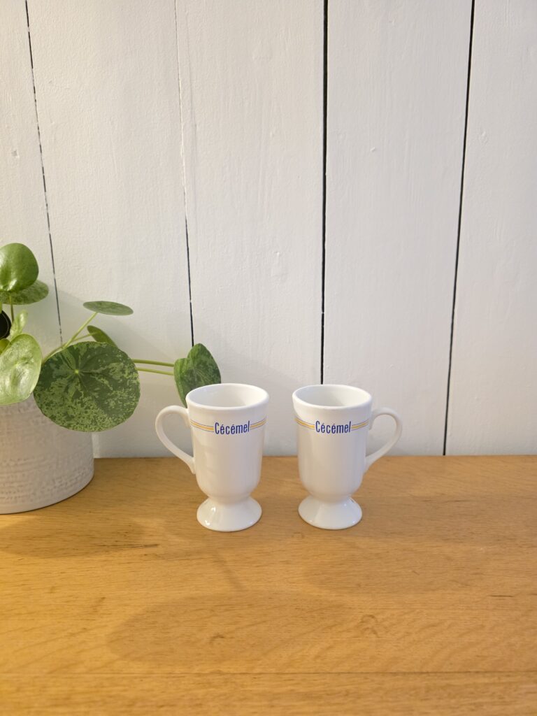 Lot de 2 tasses Cécémel vintage en céramique blanche à pied